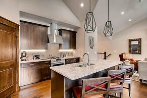 New 3bdr Luxury -fireplace,on-site Parking,kids Ski Free 3 Bedroom Tow