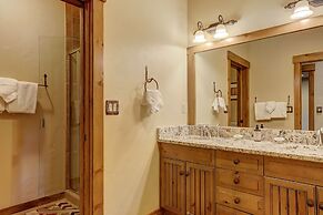 3br Sweeping Snowcapped Views + Expansive Balcony - Sleeps 9 3 Bedroom