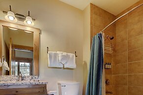 3br Sweeping Snowcapped Views + Expansive Balcony - Sleeps 9 3 Bedroom