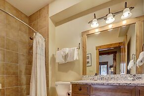 3br Sweeping Snowcapped Views + Expansive Balcony - Sleeps 9 3 Bedroom