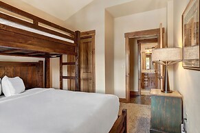 3br Sweeping Snowcapped Views + Expansive Balcony - Sleeps 9 3 Bedroom