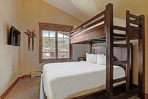 3br Sweeping Snowcapped Views + Expansive Balcony - Sleeps 9 3 Bedroom