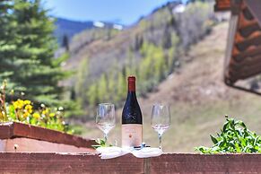 3 BR Condo at The Lodge at Vail w/ Pool, Hot Tub by RedAwning - Save 2