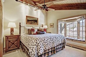 3 BR Condo at The Lodge at Vail w/ Pool, Hot Tub by RedAwning - Save 2