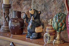 3 BR Condo at The Lodge at Vail w/ Pool, Hot Tub by RedAwning - Save 2