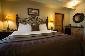 Valley Views with Loaded Bedrooms by RedAwning - Save 20% on 7+ Nights