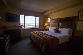 Valley Views with Loaded Bedrooms by RedAwning - Save 20% on 7+ Nights