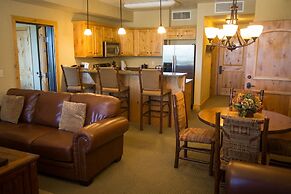 Valley Views with Loaded Bedrooms by RedAwning - Save 20% on 7+ Nights