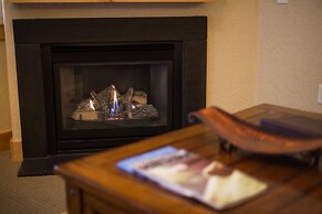 Valley Views with Loaded Bedrooms by RedAwning - Save 20% on 7+ Nights