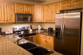 Valley Views with Loaded Bedrooms by RedAwning - Save 20% on 7+ Nights