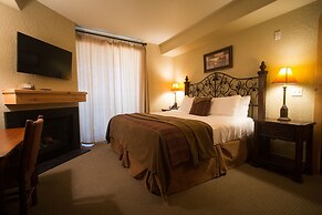 Valley Views with Loaded Bedrooms by RedAwning - Save 20% on 7+ Nights