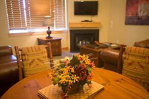 Valley Views with Loaded Bedrooms by RedAwning - Save 20% on 7+ Nights