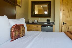 Valley Views with Loaded Bedrooms by RedAwning - Save 20% on 7+ Nights