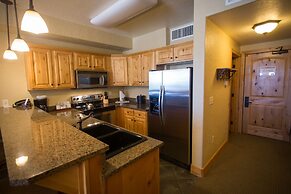 Valley Views with Loaded Bedrooms by RedAwning - Save 20% on 7+ Nights