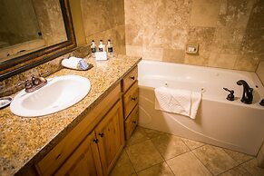 Silverado Lodge with Easy Pool Access by RedAwning - Save 20% on 7+ Ni