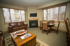 Silverado Lodge with Easy Pool Access by RedAwning - Save 20% on 7+ Ni