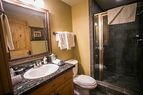 Silverado Lodge with Easy Pool Access by RedAwning - Save 20% on 7+ Ni