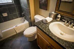 Silverado Lodge with Easy Pool Access by RedAwning - Save 20% on 7+ Ni