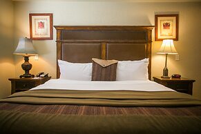 Silverado Lodge with Fireplaces and Pool Views by RedAwning - Save 20%