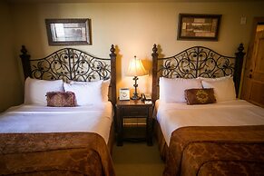 Silverado Lodge with Fireplaces and Pool Views by RedAwning - Save 20%