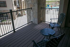 Silverado Lodge with Fireplaces and Pool Views by RedAwning - Save 20%