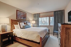Slopeside Living - 3br 4ba At Pines Lodge 3 Bedroom Condo by RedAwning