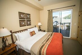 Huge Condo with Stunning Views from Oversized Deck by RedAwning - Save