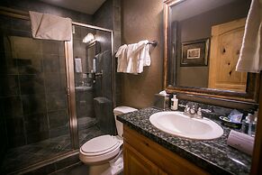 Large Condo, Steps Away from Canyons Village by RedAwning - Save 20% o