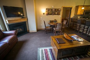 Large Condo, Steps Away from Canyons Village by RedAwning - Save 20% o