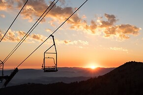 Large Condo, Steps Away from Canyons Village by RedAwning - Save 20% o