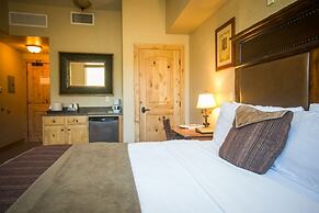 Amazing Mountain Views and Full Kitchen by RedAwning - Save 20% on 7+ 