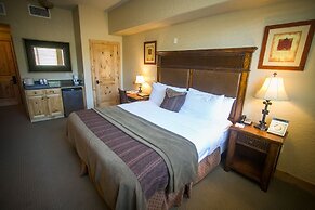 Amazing Mountain Views and Full Kitchen by RedAwning - Save 20% on 7+ 