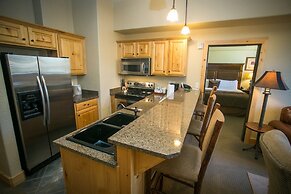 Amazing Mountain Views and Full Kitchen by RedAwning - Save 20% on 7+ 