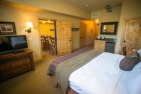 Amazing Mountain Views and Full Kitchen by RedAwning - Save 20% on 7+ 