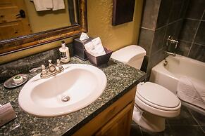 Shared Balcony Stunning Views & Steps from Slopes by RedAwning - Save 