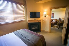 Shared Balcony Stunning Views & Steps from Slopes by RedAwning - Save 