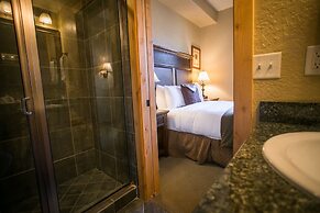 Shared Balcony Stunning Views & Steps from Slopes by RedAwning - Save 