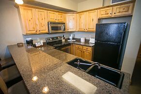 Shared Balcony Stunning Views & Steps from Slopes by RedAwning - Save 