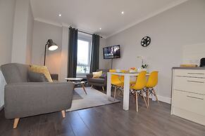 First - Meadowbank House Apartment