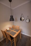 First - Meadowbank House Apartment