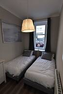 First - Meadowbank House Apartment