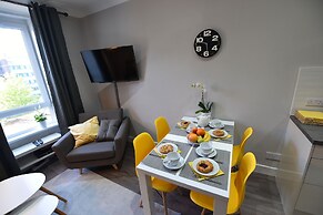 First - Meadowbank House Apartment