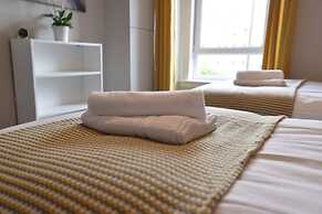 First - Meadowbank House Apartment