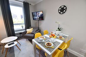 First - Meadowbank House Apartment