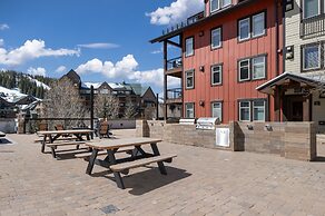 Founders Pointe 1 bedroom  Condo by RedAwning