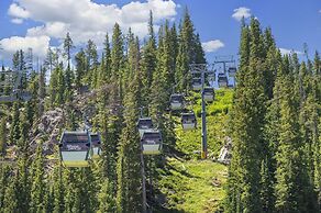 Founders Pointe 1 bedroom  Condo by RedAwning