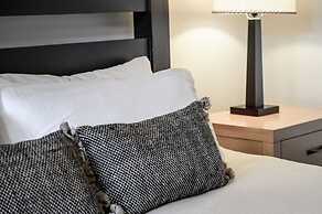 Founders Pointe 1 bedroom  Condo by RedAwning