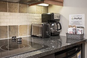 Founders Pointe 1 bedroom  Condo by RedAwning