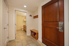 Founders Pointe 1 bedroom  Condo by RedAwning