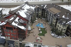 Founders Pointe 1 bedroom  Condo by RedAwning